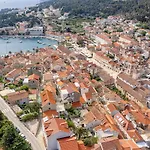 Capitis In The Centre * Hvar Town