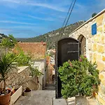 Capitis In The Centre * Hvar Town
