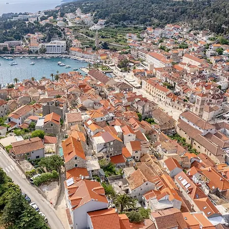 Capitis In The Center * Hvar Town