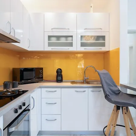 Capitis In The Center Apartment