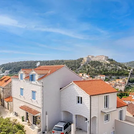 Capitis In The Center * Hvar Town