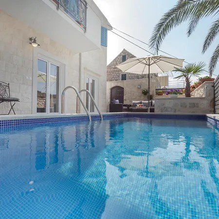 Villa Capitis In The Centre *