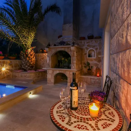 Villa Capitis In The Centre Hvar Town