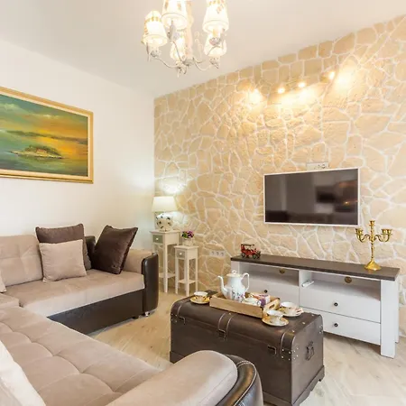 Villa Capitis In The Centre