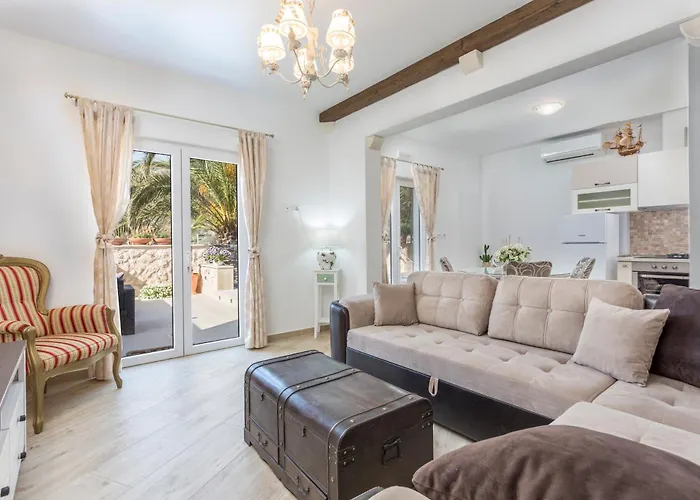 Villa Capitis In The Centre