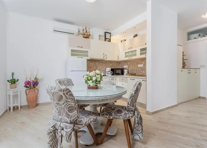 Villa Capitis In The Centre Hvar Town