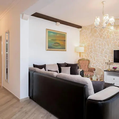 Villa Capitis In The Centre *